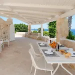 Del Mito Villa *