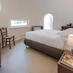 Del Mito Villa *