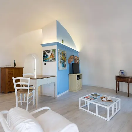 Del Mito Villa *