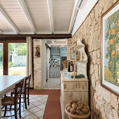 Del Mito Villa *